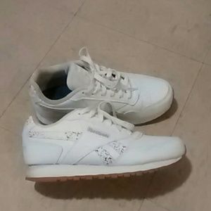 Reebok women size 7/1/2(half)